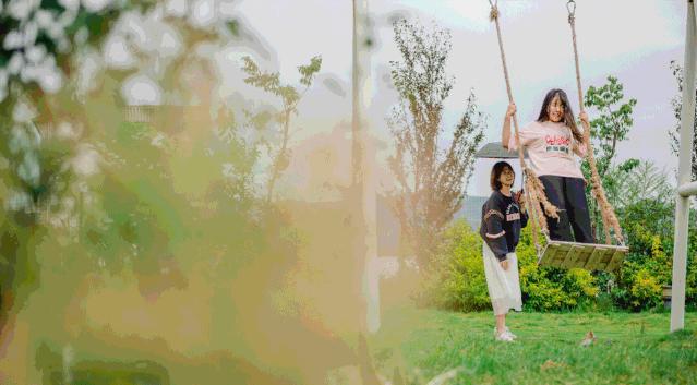 他建了一个3000㎡的浪漫花园，情侣不远千里只为一场草坪婚礼