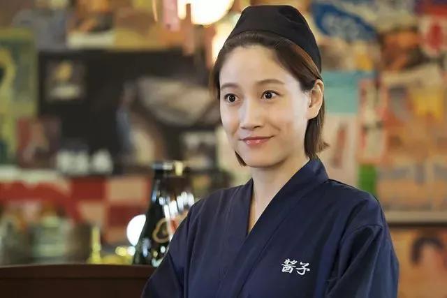她是《我的前半生》的小厨妹，与窦骁同学，只因名字难记一直不火