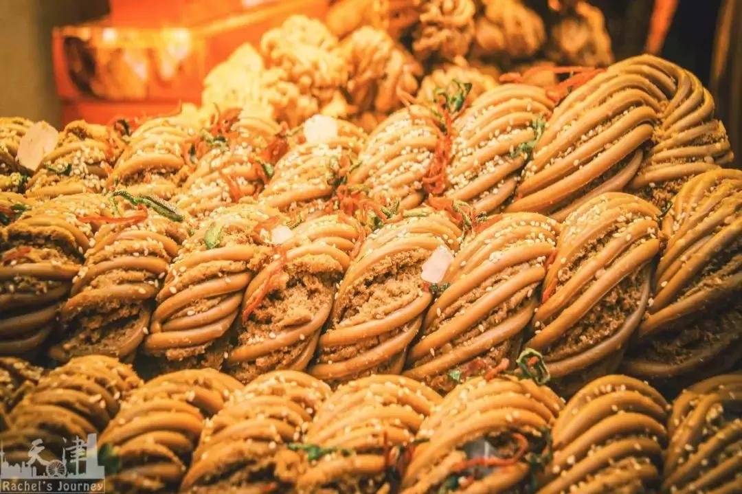 天津特色美食天津煎饼果子 (天津风味小吃三绝)