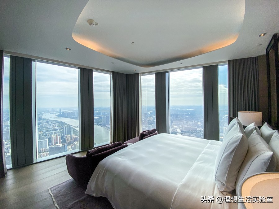 住在广州瑰丽酒店看外面风景,广州瑰丽酒店看到整个广州夜景