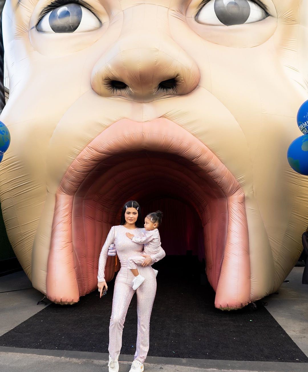 kylie穿搭合集,凯莉kylie巴黎时装周撞衫