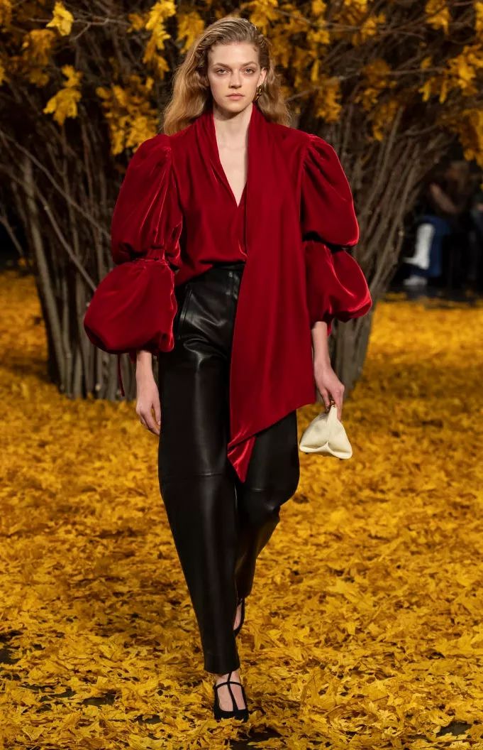 秋天穿丝绒太美太高级了 (轻薄高级的丝绒质地太讨人喜欢了)