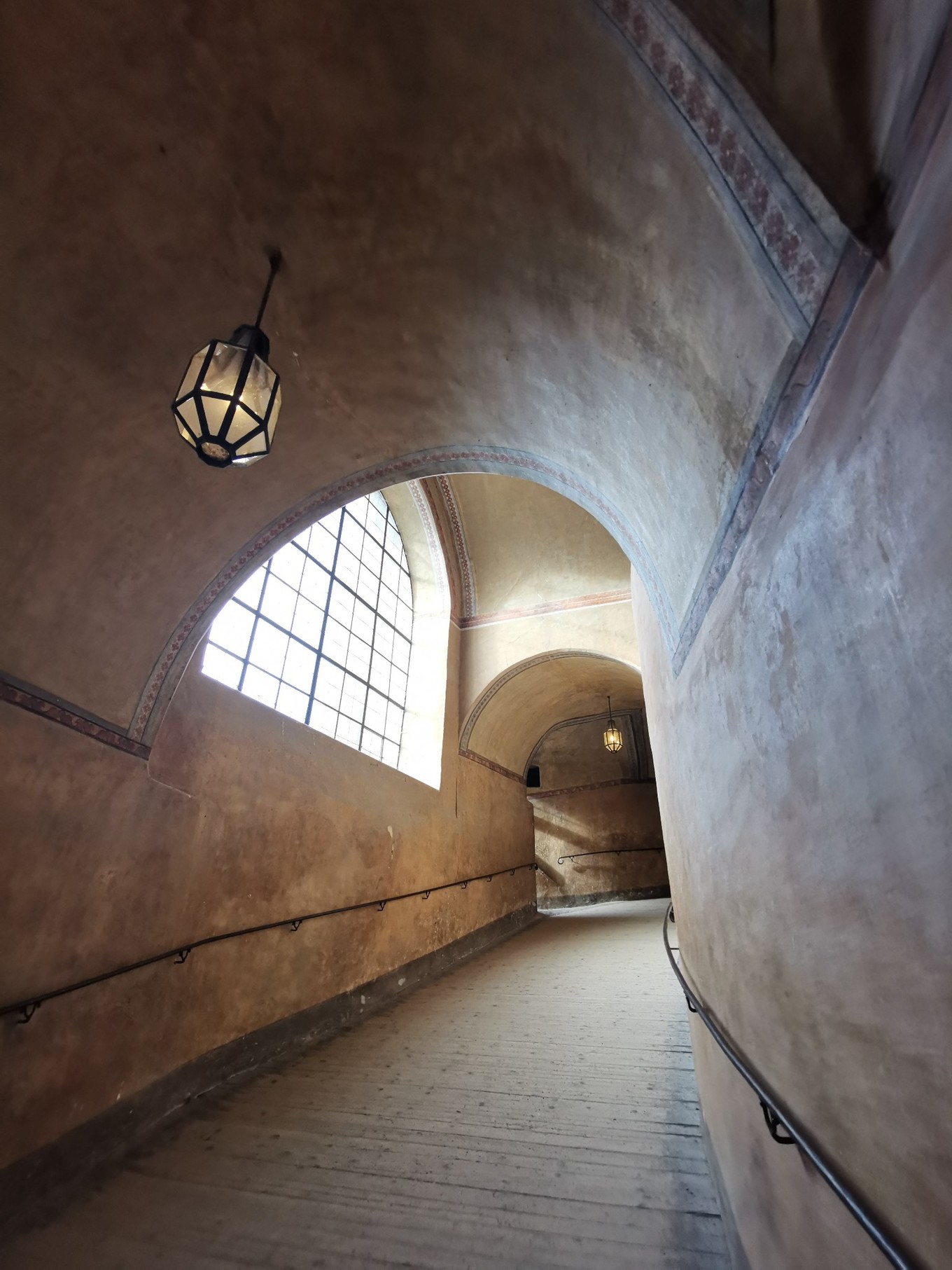 中欧美景美食自驾之旅在CK小镇亲手制作皮具纪念品