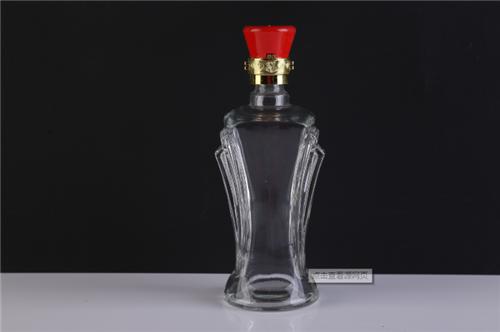 买白酒时别只看牌子和价格,白酒瓶身有这几个字切记不要买