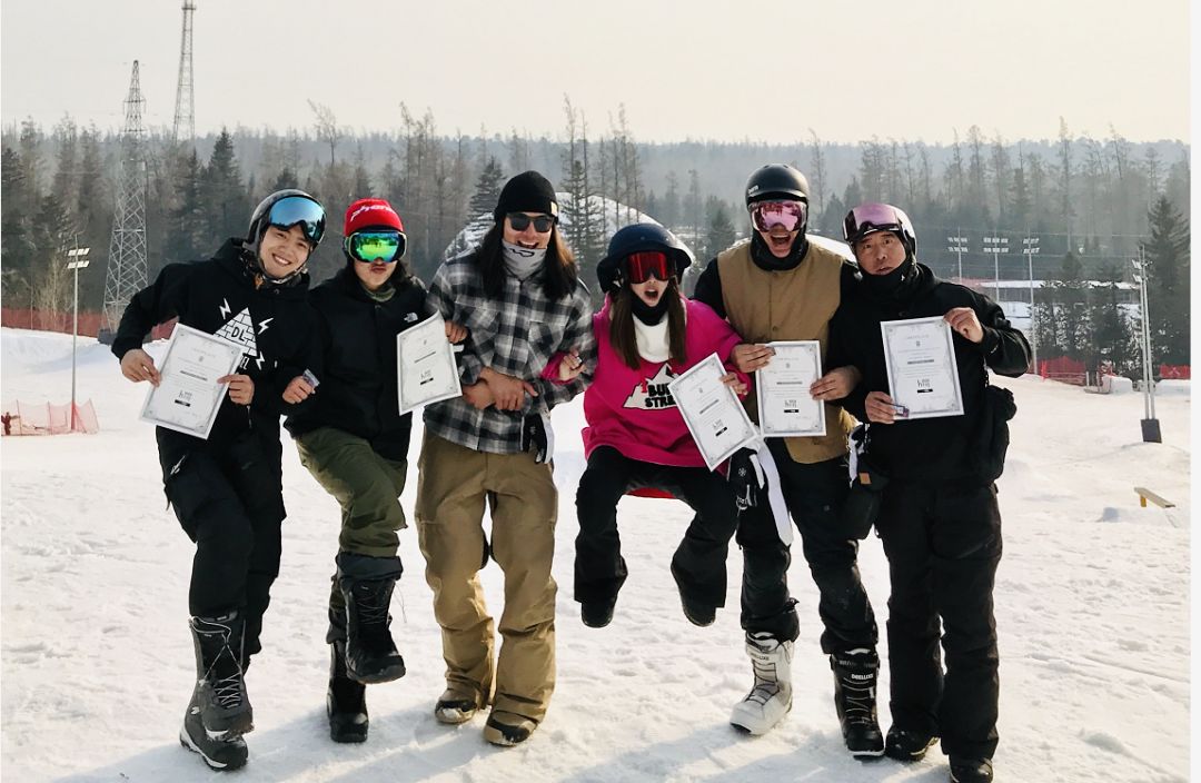 单板滑雪训练营,单板滑雪冬令营入门