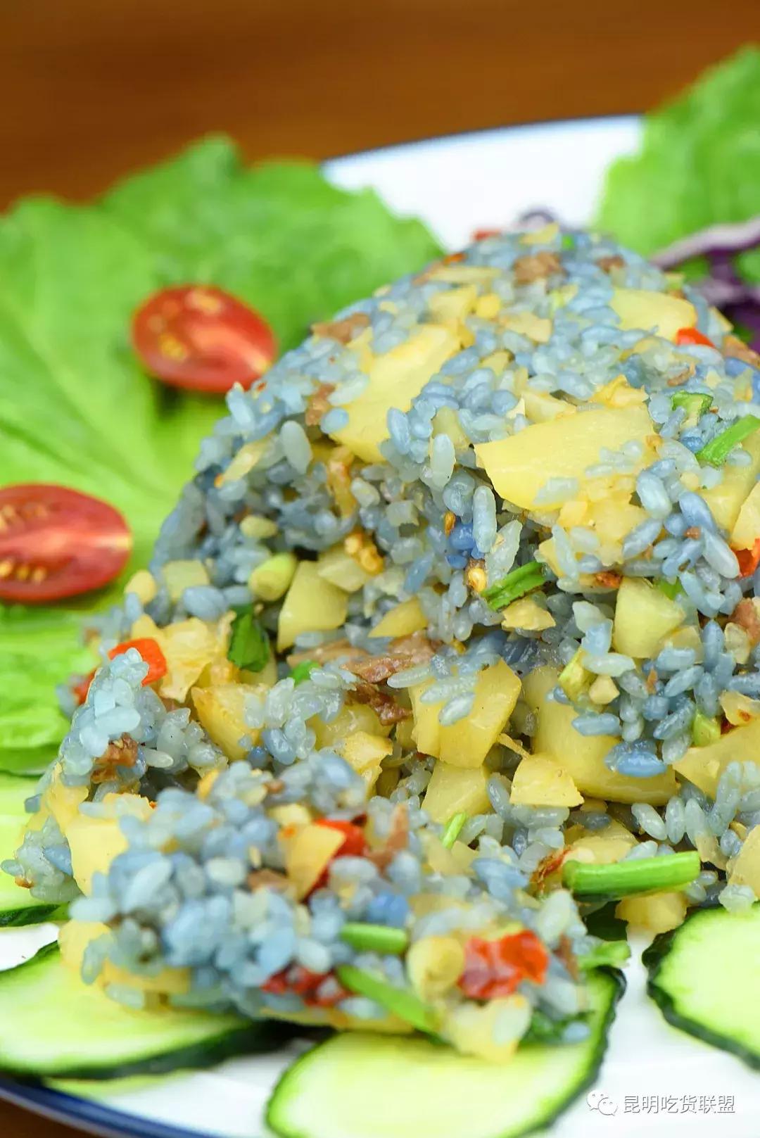 昆明2环边巷子里的小店，1杯咖啡+1份简餐，感觉我又去到了泰国