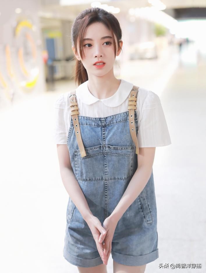 阔腿裤已经out了现在流行初恋裤,还在穿阔腿裤现在流行的是初恋裤