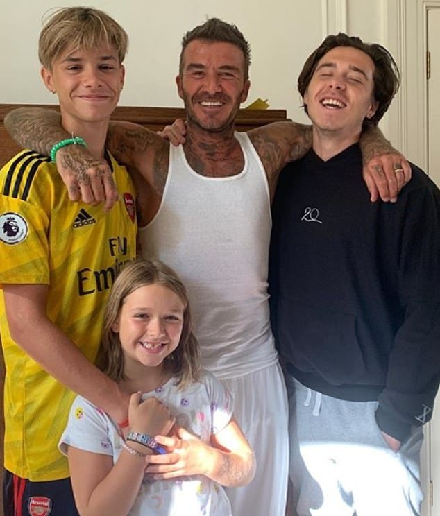 小贝17岁二儿子和女友撒狗粮!超模脸媲美贝嫂,小贝儿子都早恋?