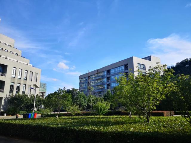 看云卷云舒赏繁星满天,看云卷云舒唯美诗词