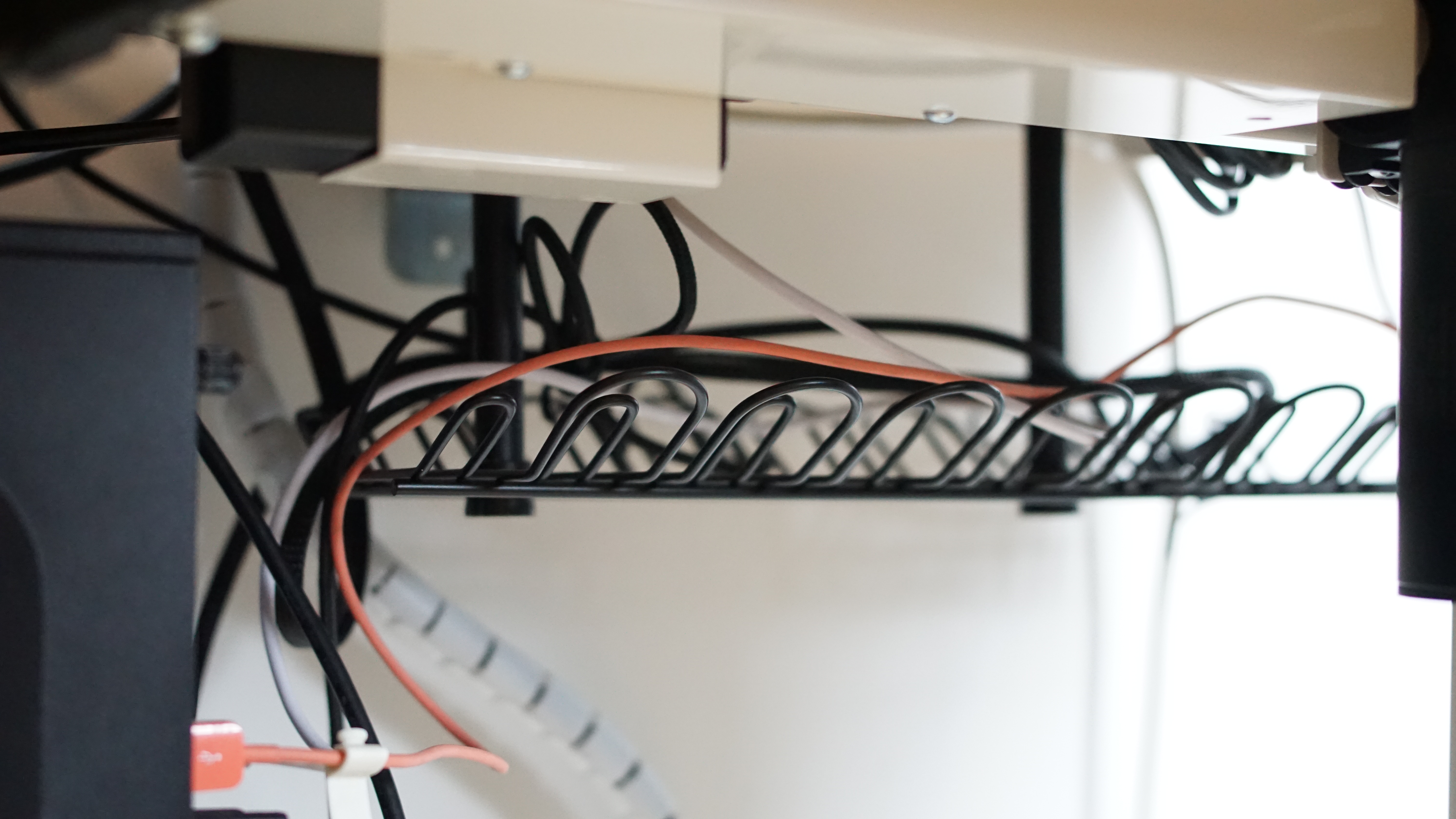 不用100元，手把手教你改造极简桌面，完全隐藏主机和线材