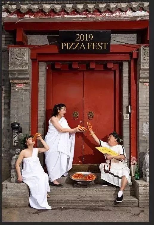 真敢玩！这次北京披萨节他们披着床单就来了