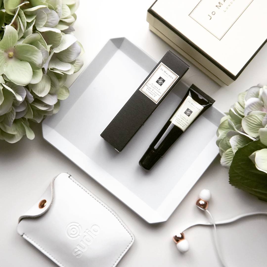 嘴唇水嘟嘟的太可爱了，但你的怎么还那么干瘪