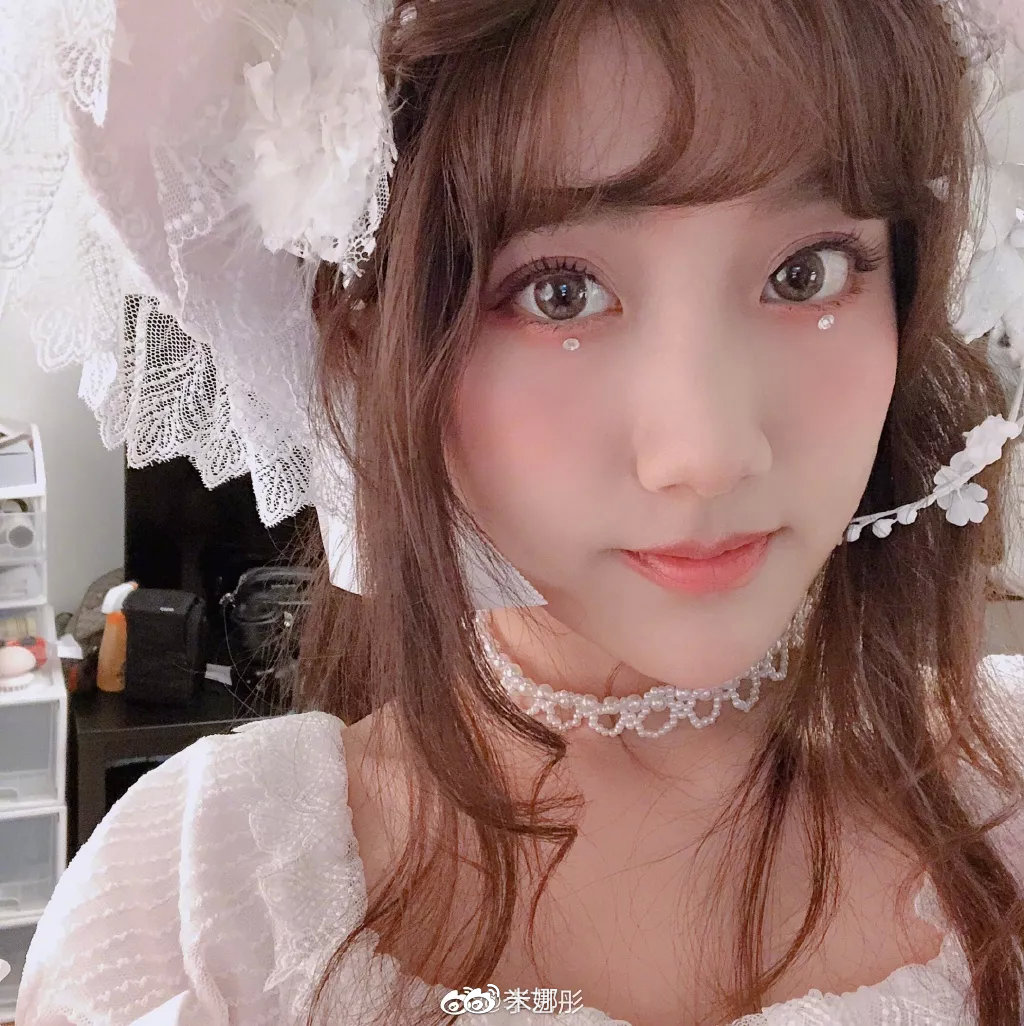 泫雅ins晒美照,泫雅携新作品回归