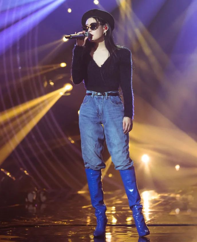 中国之星袁娅维皮裤,袁娅维穿着高跟鞋