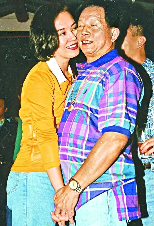 翁静晶因与刘家良结婚轰动娱乐圈，刘家良去后，她再嫁入赌王家族