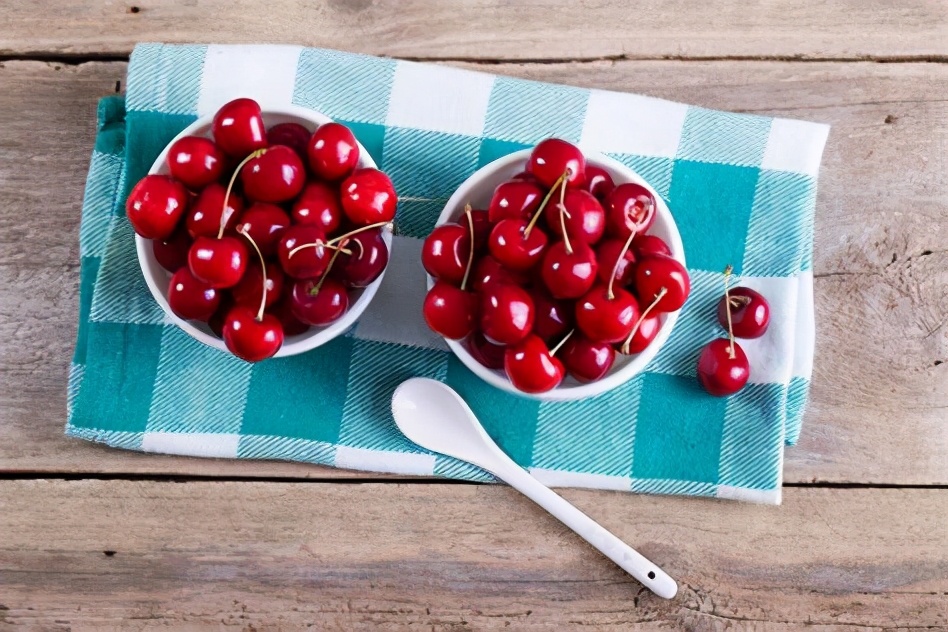 樱桃能治痛风吗,痛风吃樱桃降尿酸吗