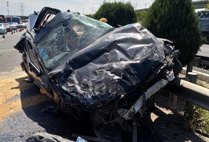 注意熟人借车有风险需谨慎,朋友借车到底该不该借呢