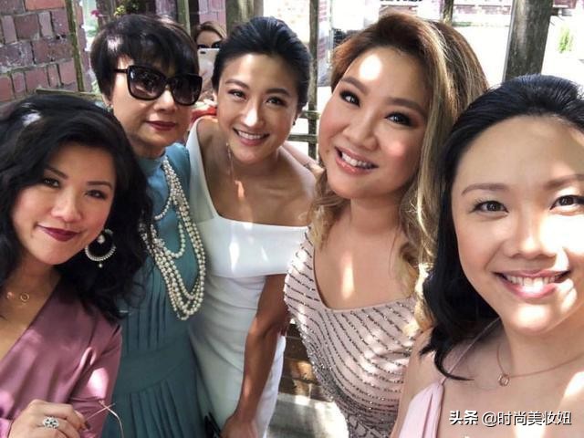 郑欣宜穿蕾丝裙,郑欣宜碎花裙图片