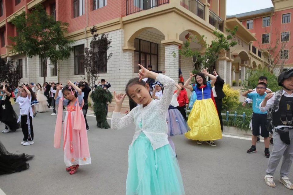 与你童乐优惠团购,兰州碧桂园学校国庆演出