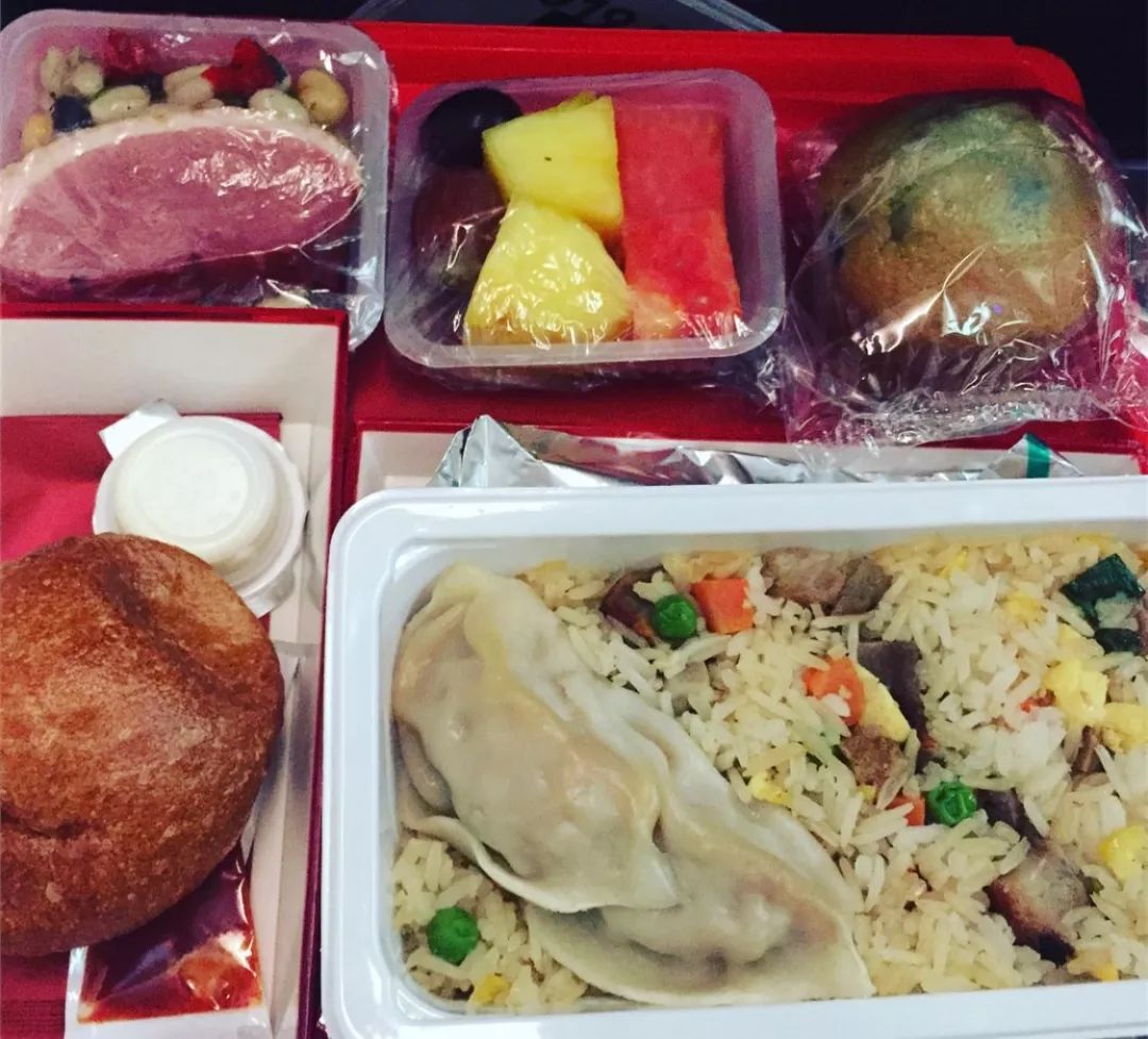 川航飞机餐真的那么好吗,川航飞机餐最火的视频