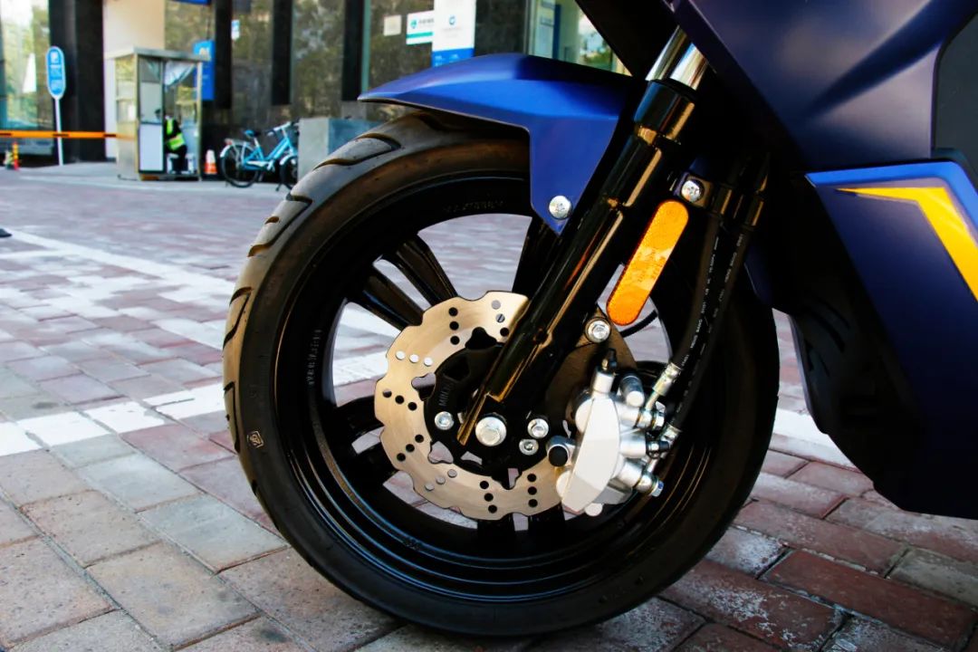 城市高颜值燃油踏板车,城市炫酷150踏板摩托车推荐