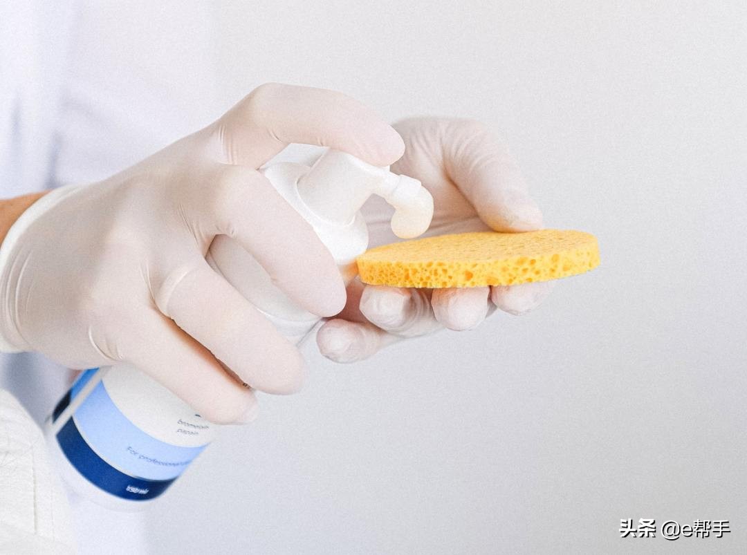 厨房海绵暗藏细菌定期清洁与更换,日式厨房清洁海绵怎么用