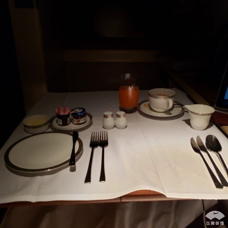 打卡泰航波音747头等舱，贴心空姐疯狂投喂，大龙虾鱼子酱吃到撑