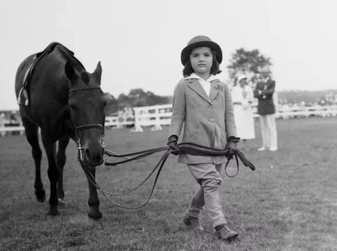 她是全美国女人的偶像,首婚嫁给最高权力者,二婚嫁给世界首富