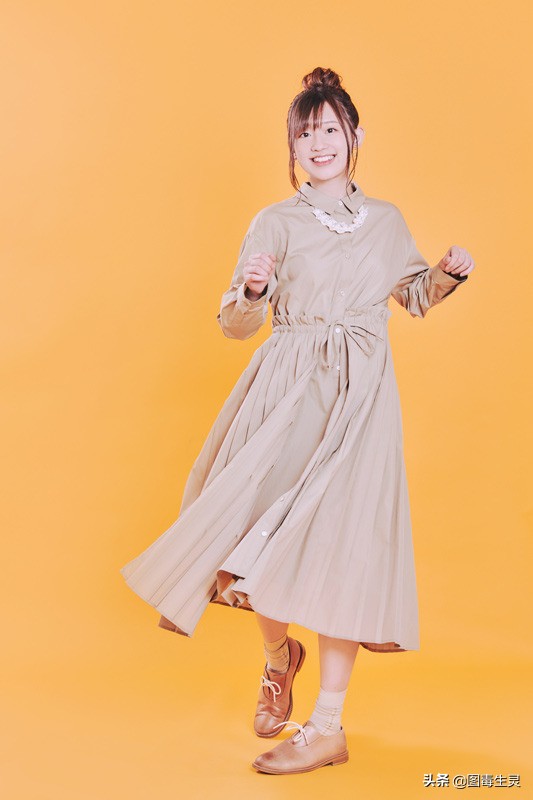 高桥李依为麒麟一番榨啤酒拍摄的宣传图和访谈