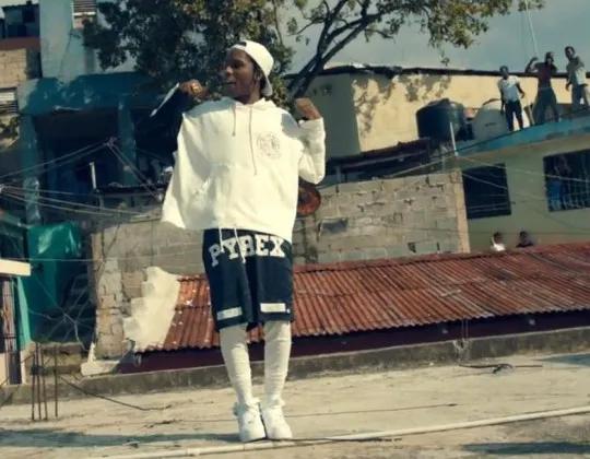 LV“转行”卖空气？一件充气夹克30000块，网友：我出3块