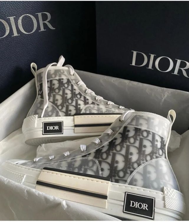 lv鞋贵还是aj贵,lv和aj哪个值得买