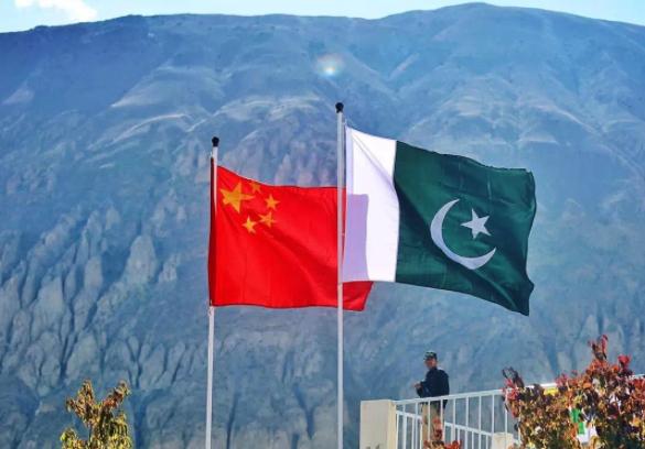 美媒采访中，面对记者污蔑“好朋友”中国，巴铁总理当即作出反击