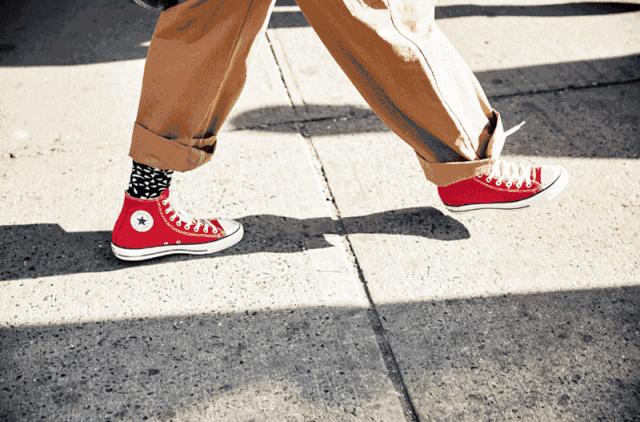 这双5D“变色鞋”火了，让光来决定颜色，做这条gai上最亮的崽