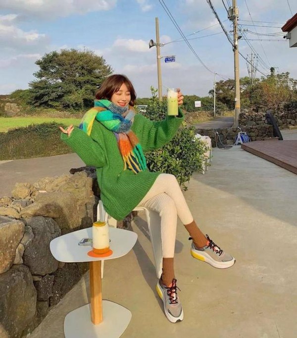 非常流行的鲨鱼裤穿法,鲨鱼裤搭配什么样子的老爹鞋