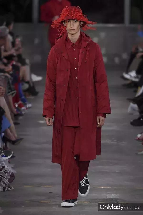 张艺兴valentino东京神图,张艺兴valentino秀场表演