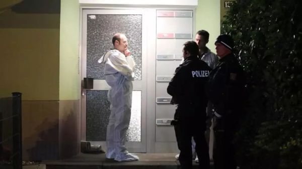 德国新闻丨81岁老人被发现在公寓中横死,孙子是凶手;乐极生悲,25岁青年酒后坠楼身亡