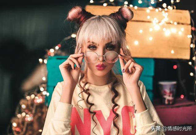 异性之间怎么让女人爱你,异性想和你有关系的表现