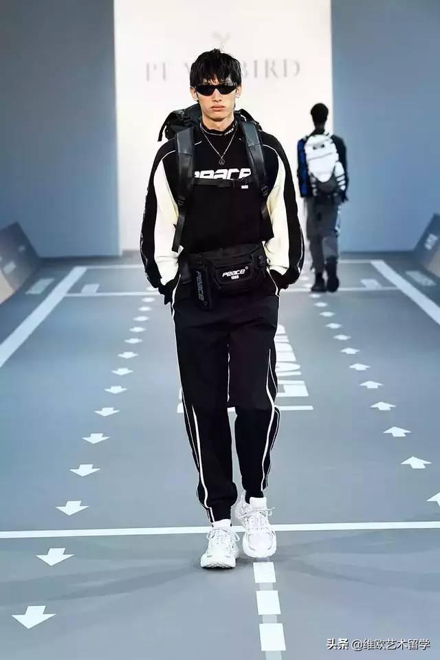 太平鸟时装发布会,太平鸟联名绿色外套