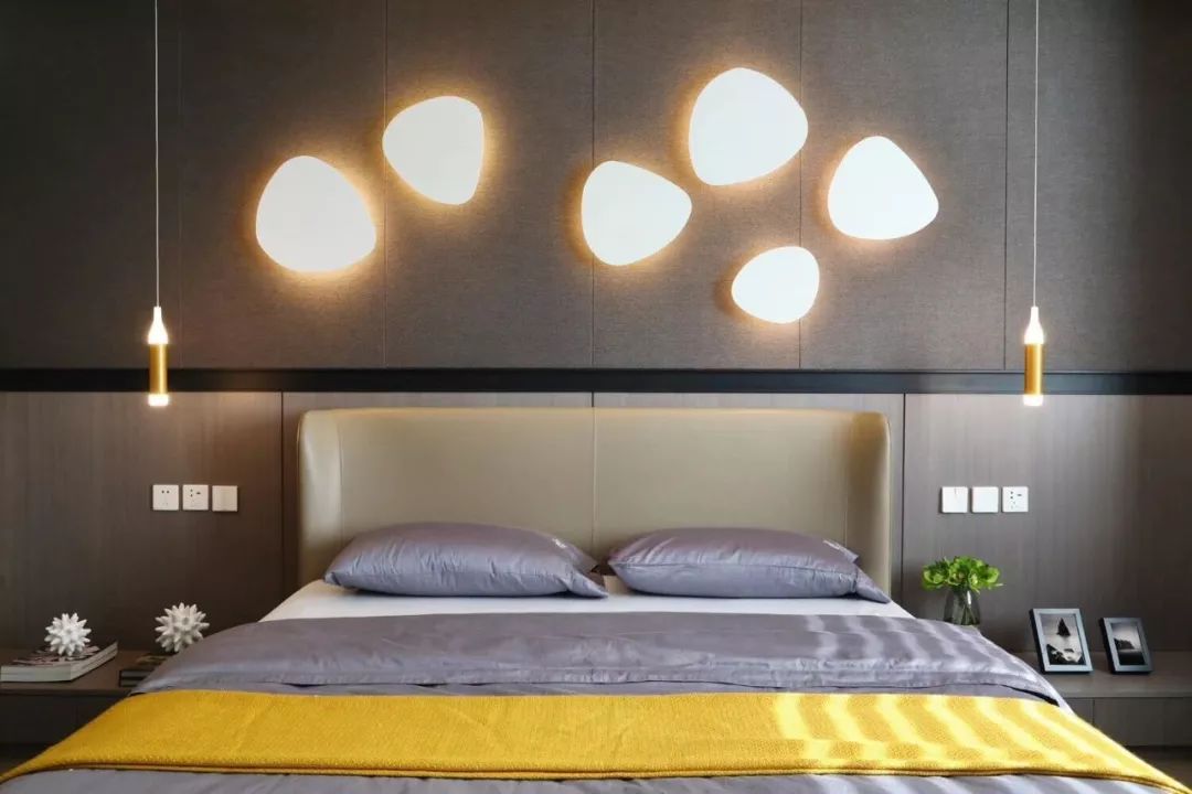 家里的床头背景怎么弄才好看,大面积的床头背景该怎么做