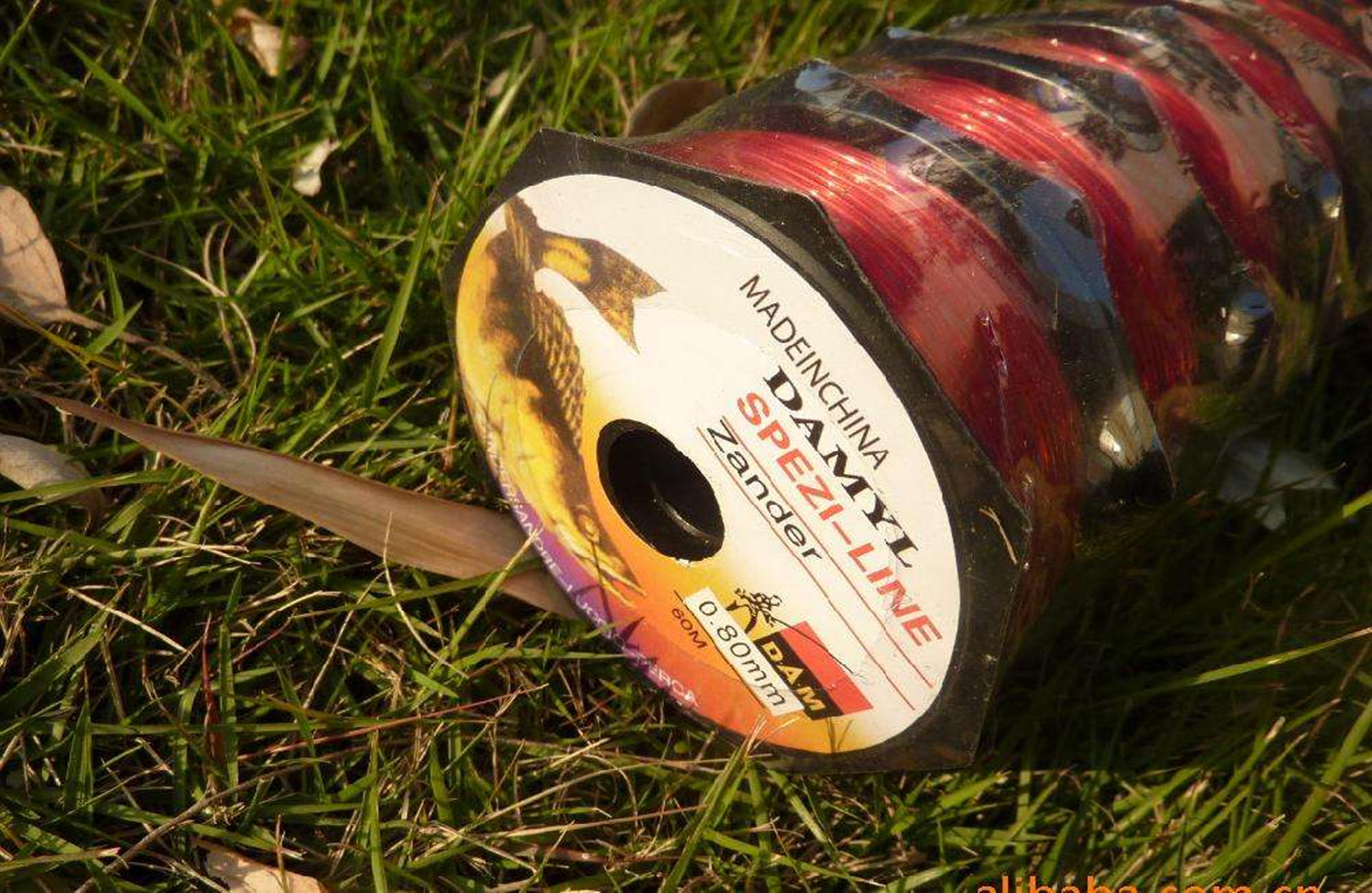 尼龙鱼线有色好还是透明好,尼龙鱼线和pe鱼线对比