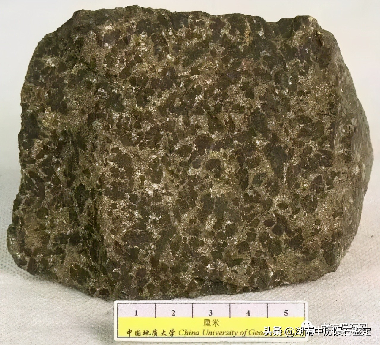 月球陨石与地球矿石的区别,月球陨石和矿石有什么区别