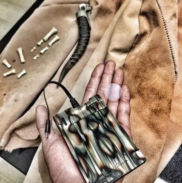 富二代晒骨皮包的残忍真相,富二代晒人骨皮包的残忍真相