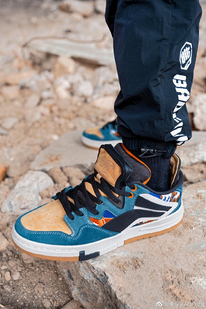 李宁反伍活动武汉,李宁2018的韦德之道