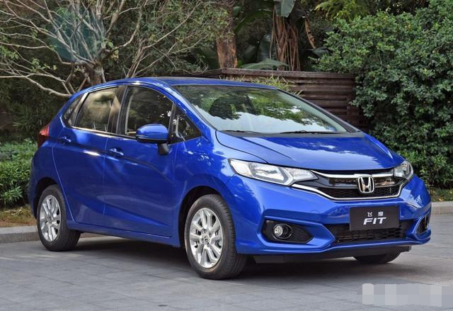 本田飞度手动低配落地多少钱,本田飞度手动挡落地价多少钱