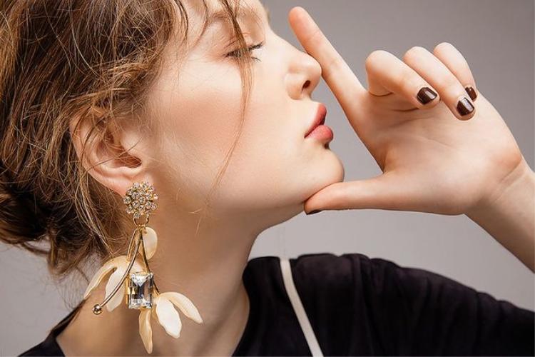 化妆初学口红推荐哪个,初学化妆用什么颜色的口红