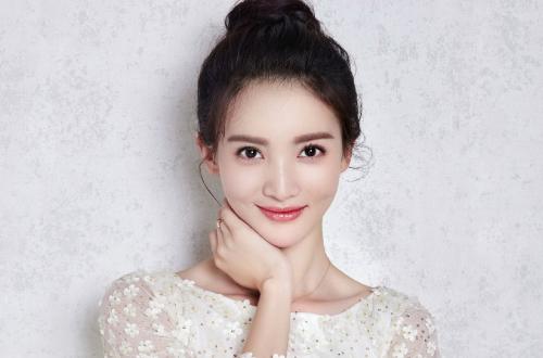 恋爱中男女的剪刀石头布,外国石头剪刀布接吻视频