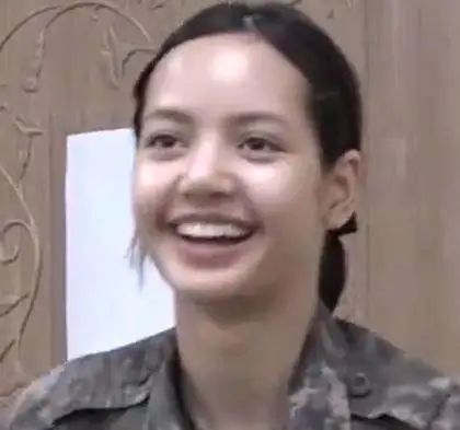 IU未P图遭狂嘲，Lisa素颜被骂“东南亚丑女”：离开滤镜脸崩了？