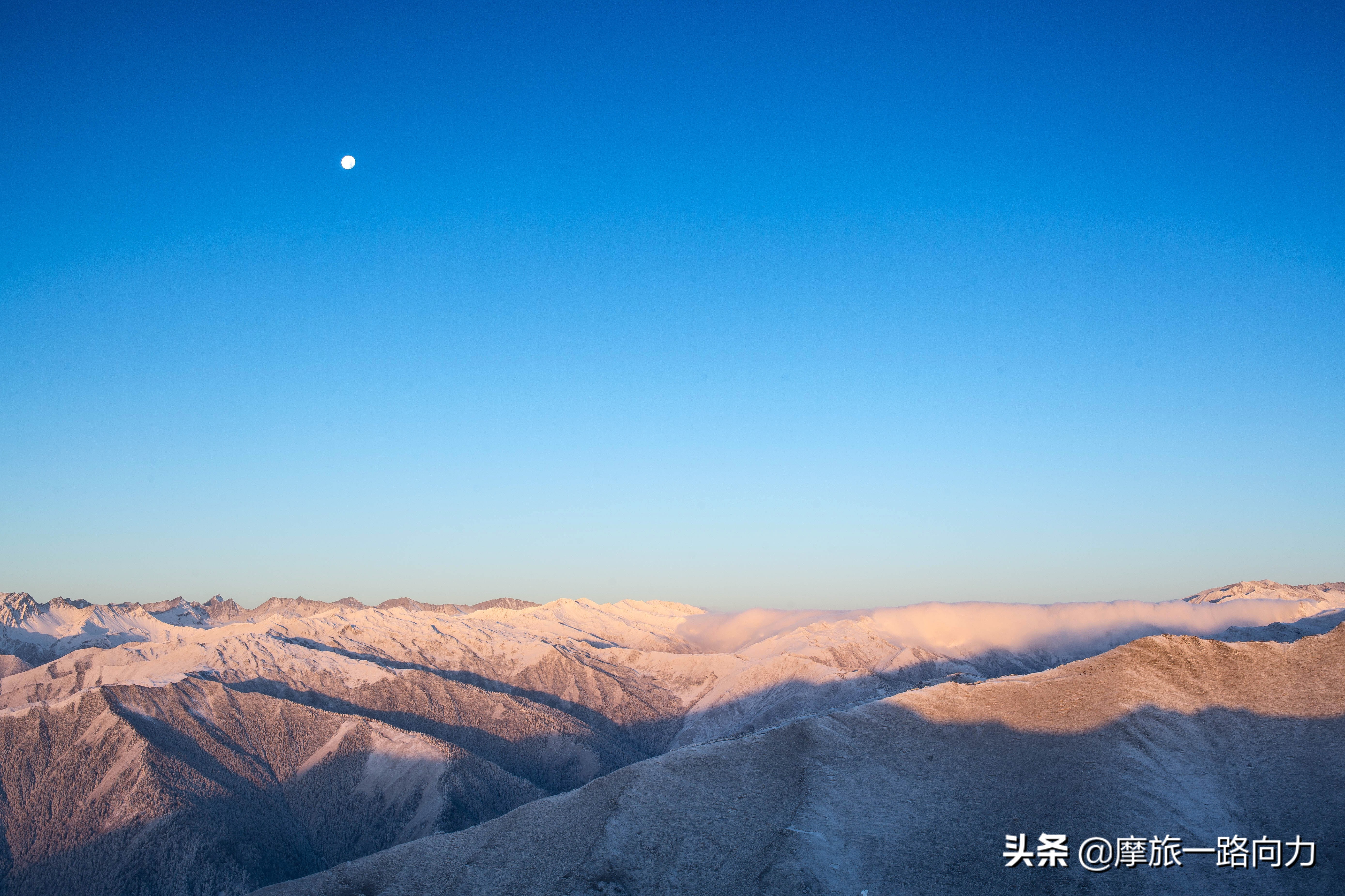 骑着本田NC750X摩旅网红地《达瓦更扎》