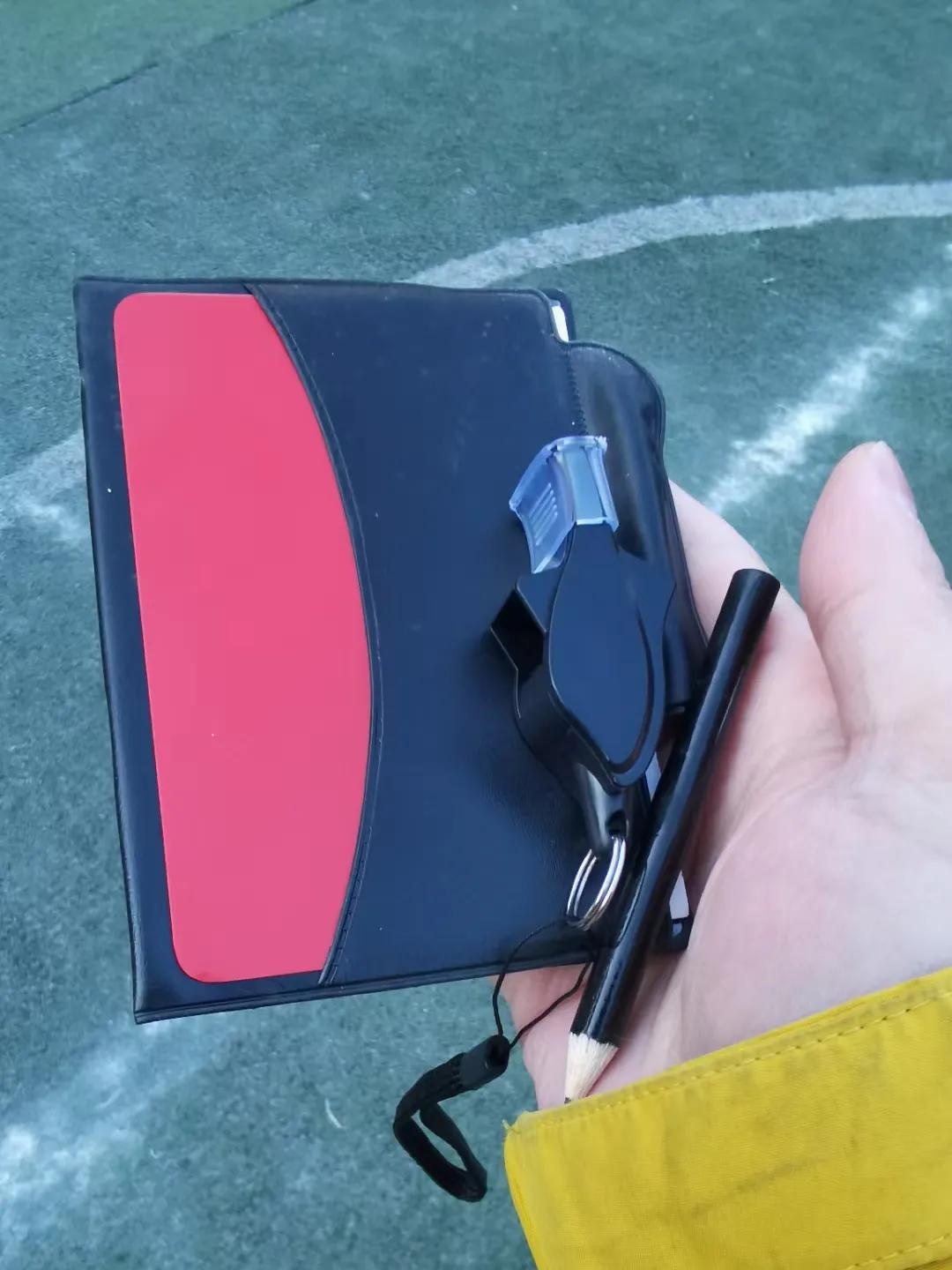 小学生5v5足球比赛视频,小学足球比赛围攻裁判