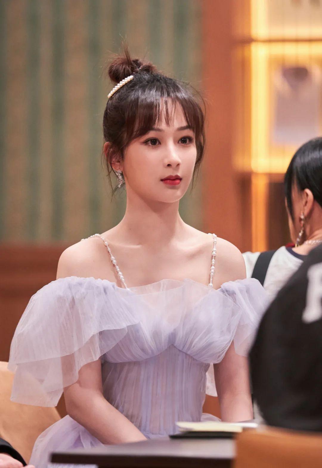 圆脸减龄发型可扎可披图片,短圆脸适合的扎发